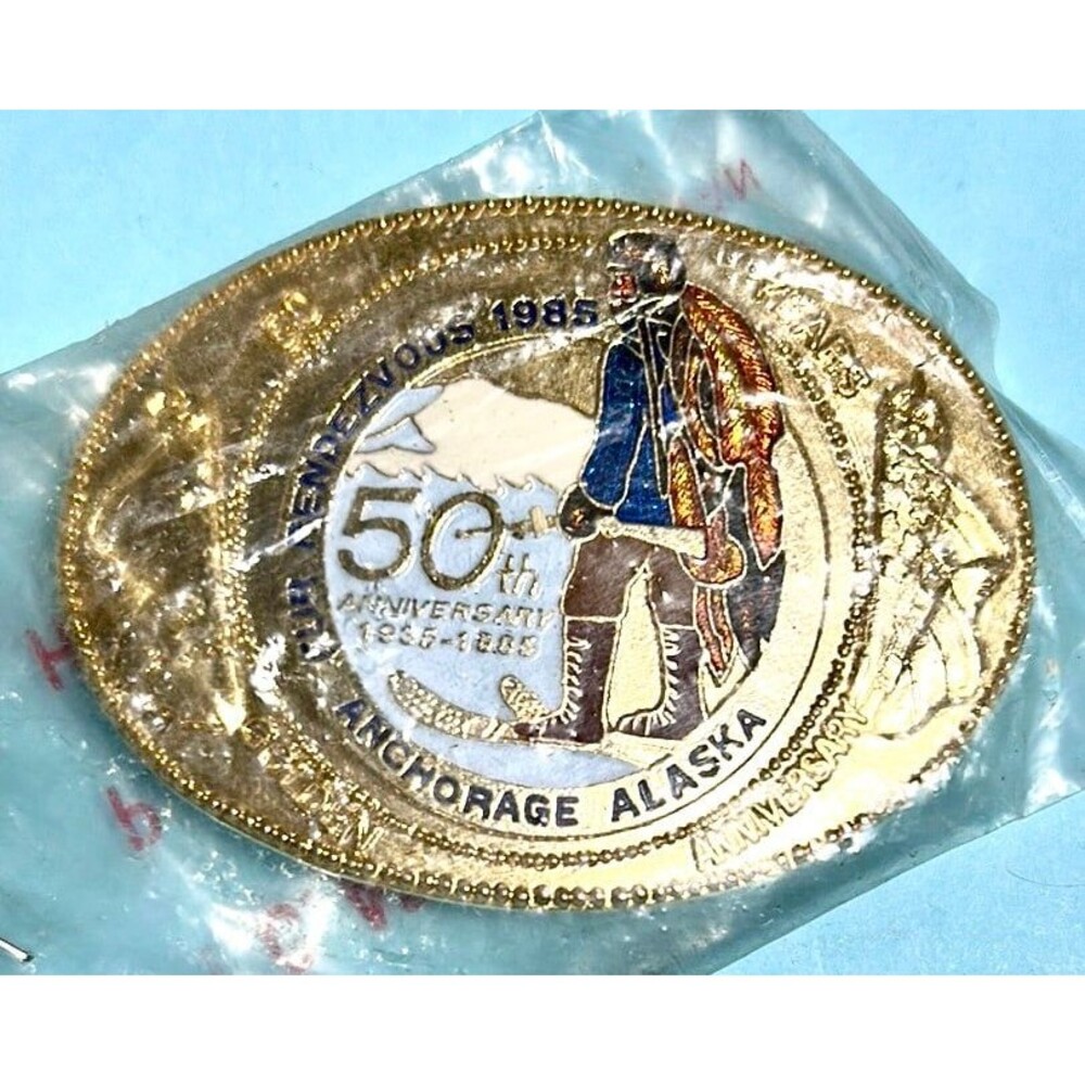 1985 Anchorage, Alaska FUR RONDY 50th Anniversary Fur Trapper logo Buckle NEW